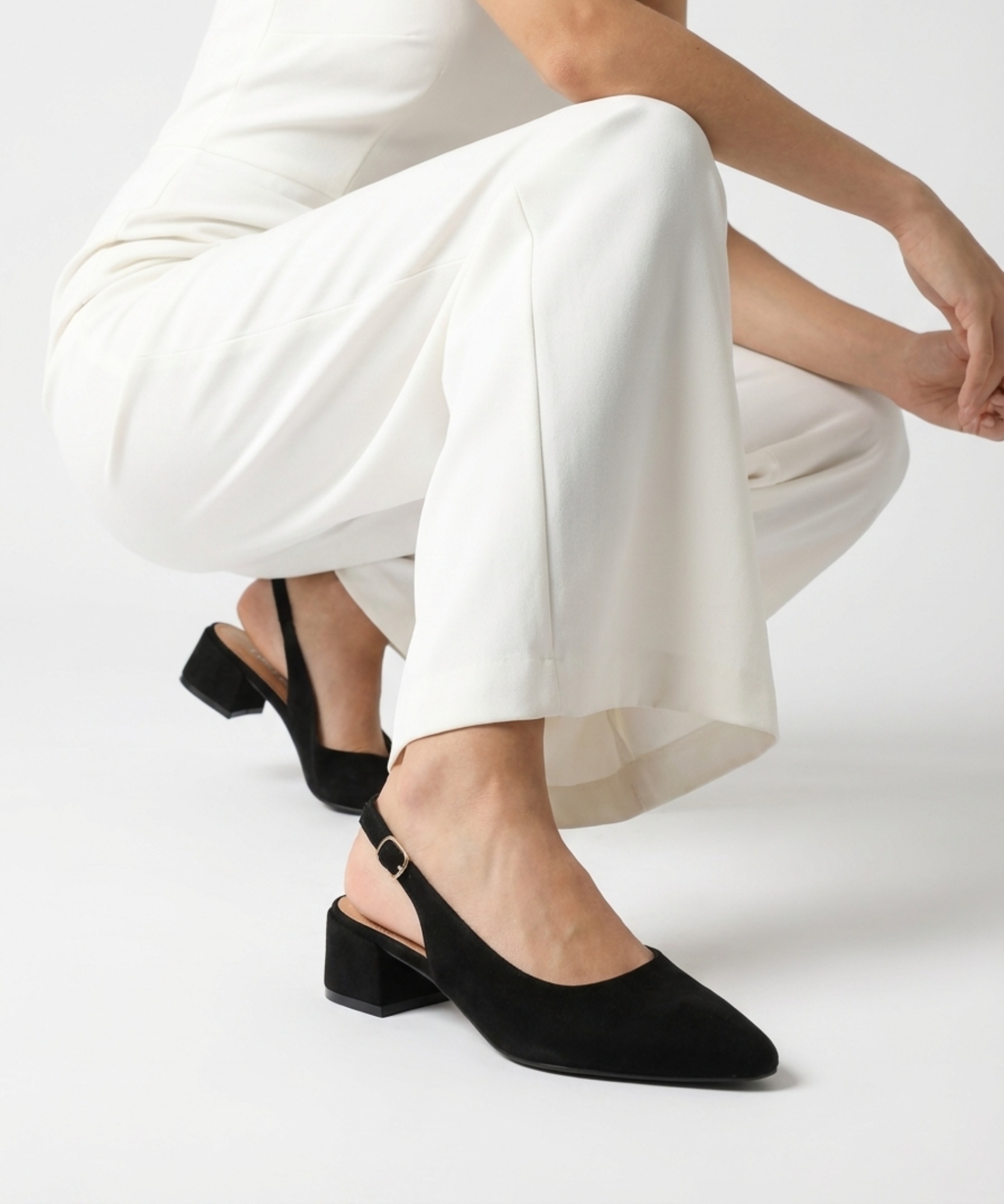 Zapato tac&oacute;n destalonado image number null